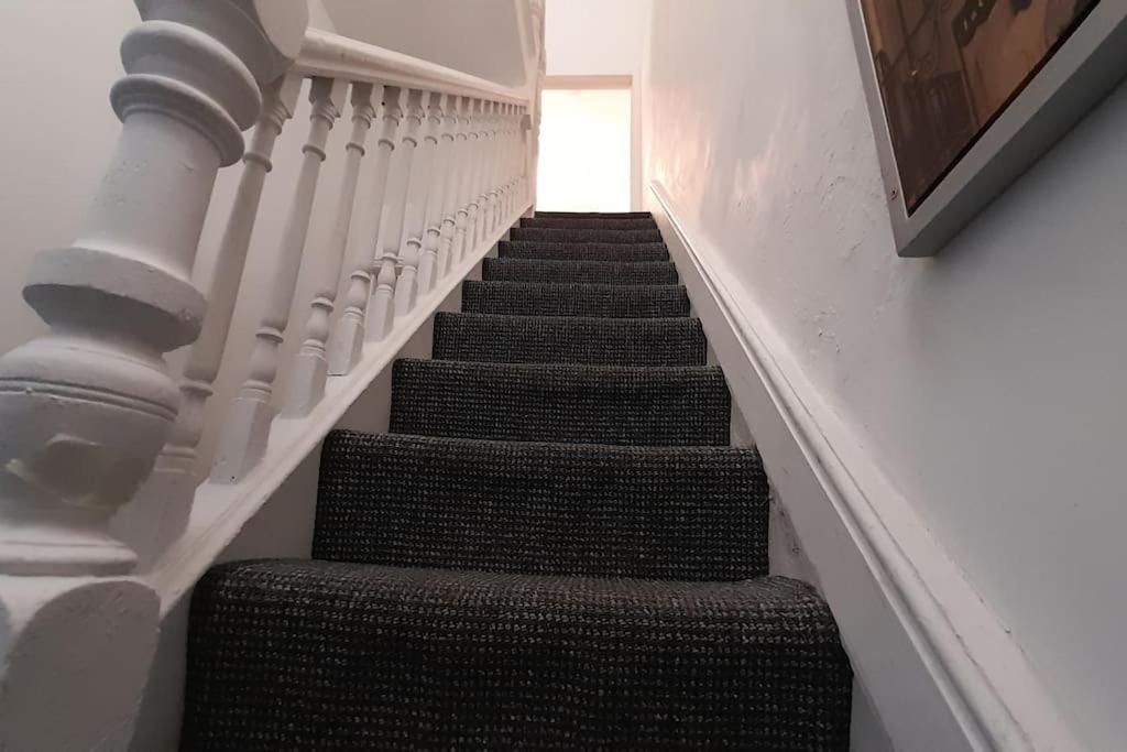 Spacious 4 Bedroom, Free Netflix, Central Location Cardiff Exteriör bild