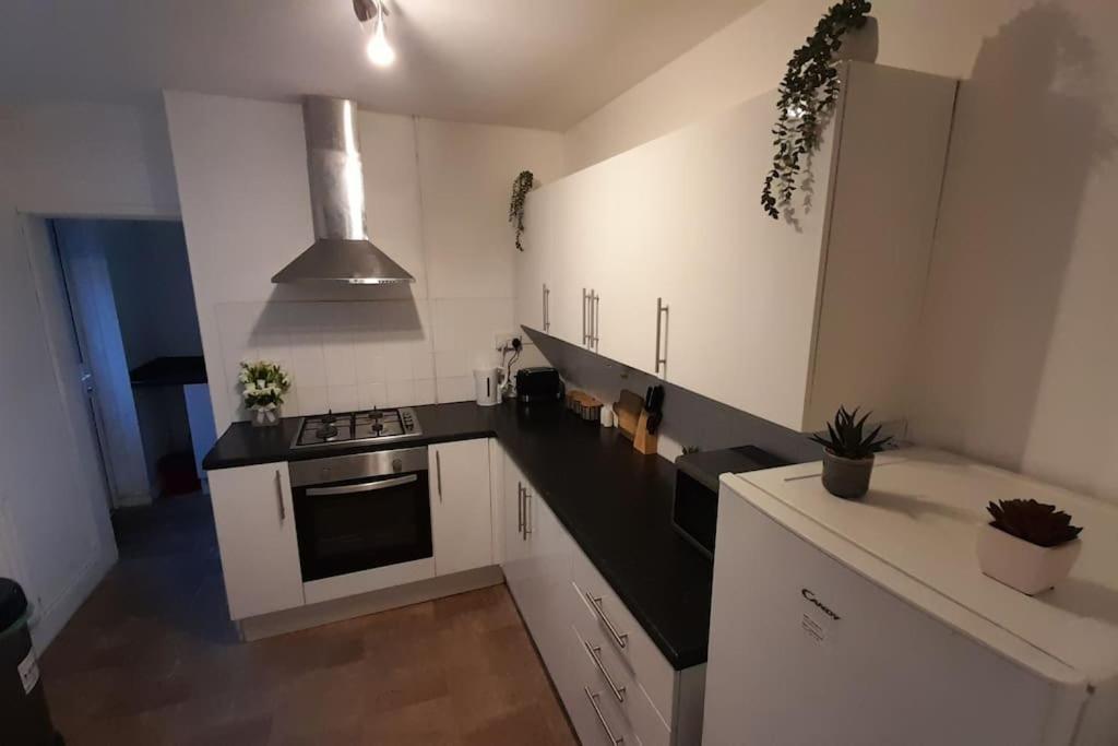 Spacious 4 Bedroom, Free Netflix, Central Location Cardiff Exteriör bild