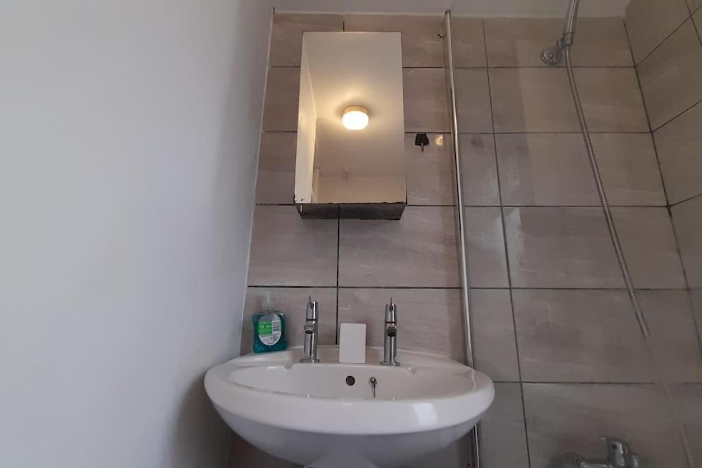 Spacious 4 Bedroom, Free Netflix, Central Location Cardiff Exteriör bild