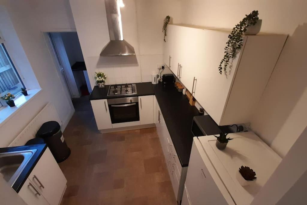 Spacious 4 Bedroom, Free Netflix, Central Location Cardiff Exteriör bild