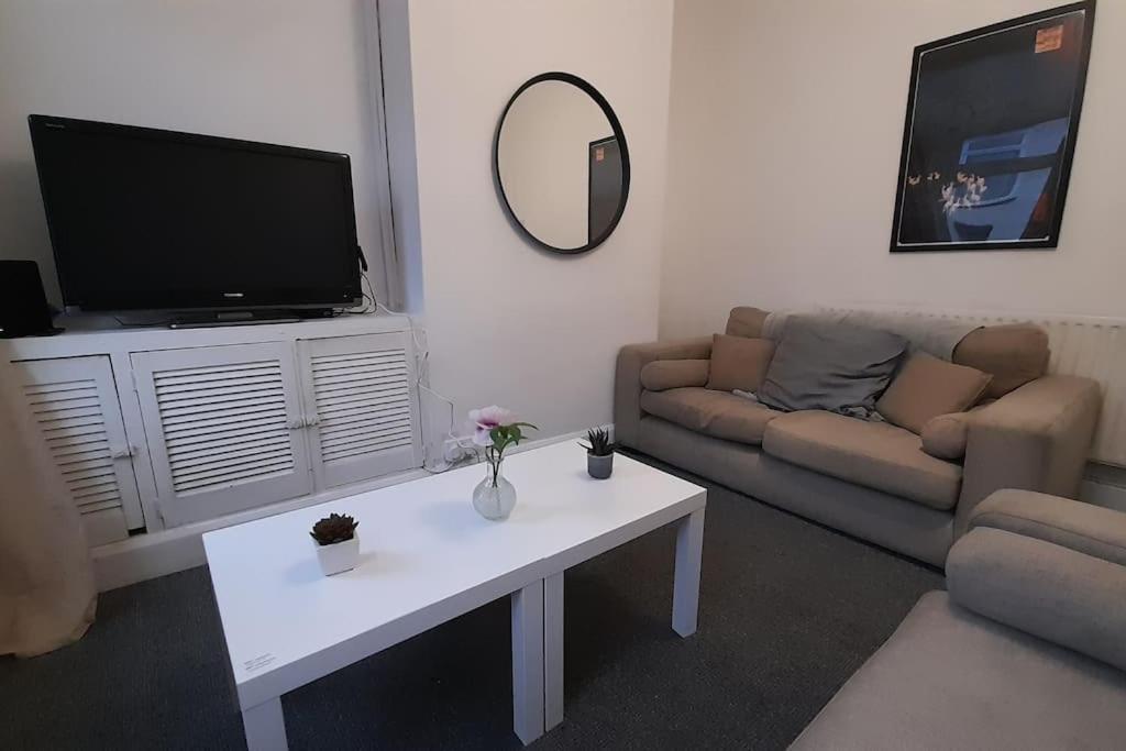 Spacious 4 Bedroom, Free Netflix, Central Location Cardiff Exteriör bild