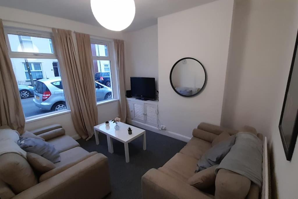 Spacious 4 Bedroom, Free Netflix, Central Location Cardiff Exteriör bild