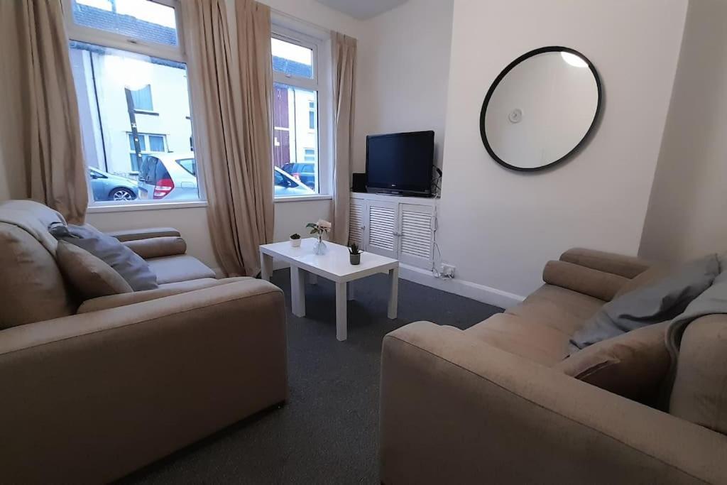 Spacious 4 Bedroom, Free Netflix, Central Location Cardiff Exteriör bild
