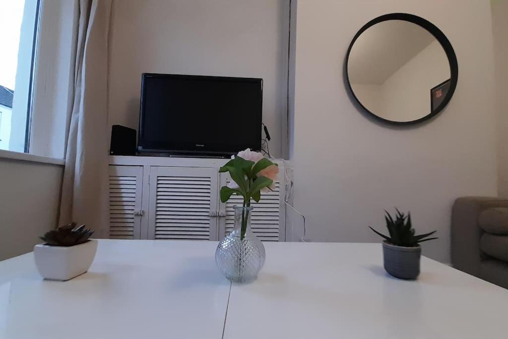 Spacious 4 Bedroom, Free Netflix, Central Location Cardiff Exteriör bild